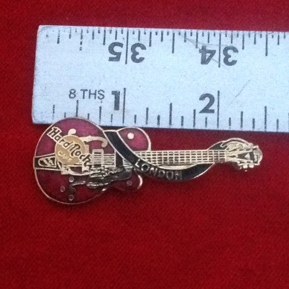 Hard Rock Guitar Pin from London - Picture 4 of 4